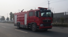 国五重汽T5G 8吨泡沫消防车